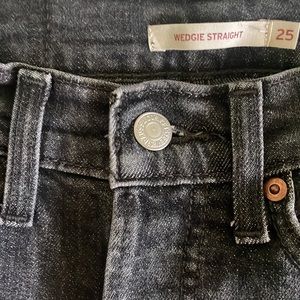 Black wedgie Levi jeans